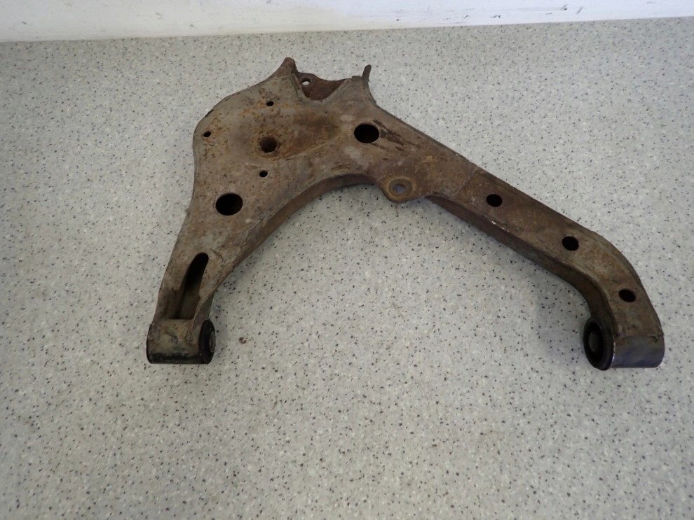 SUZUKI VITARA 89-98 WAHACZ PRZEDNI PRAWY 6/7