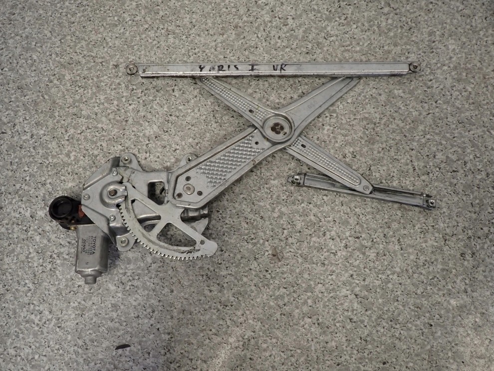 TOYOTA YARIS 3d 5d JP 99- PODNOŚNIK SZYBY PRAWY 4/5