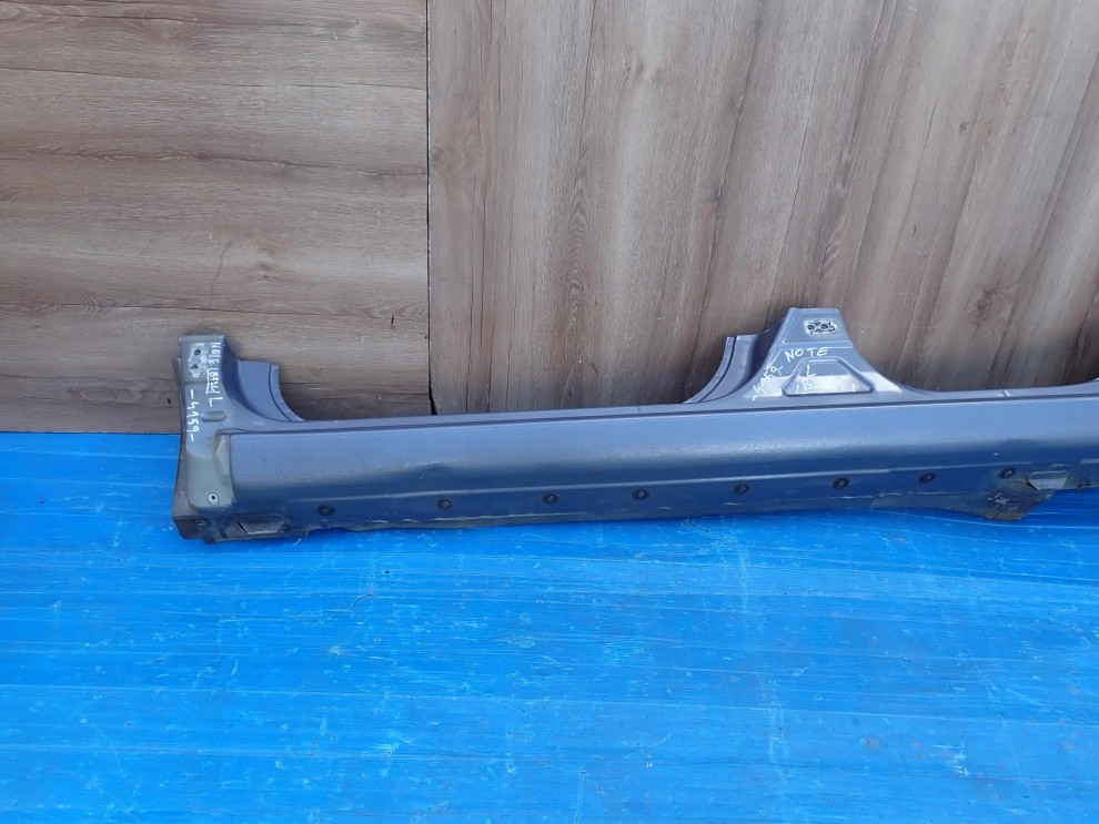 NISSAN NOTE E11 06-11 PRÓG LEWY B52G 2/9