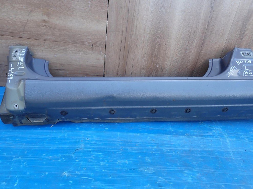 NISSAN NOTE E11 06-11 PRÓG LEWY B52G 3/9