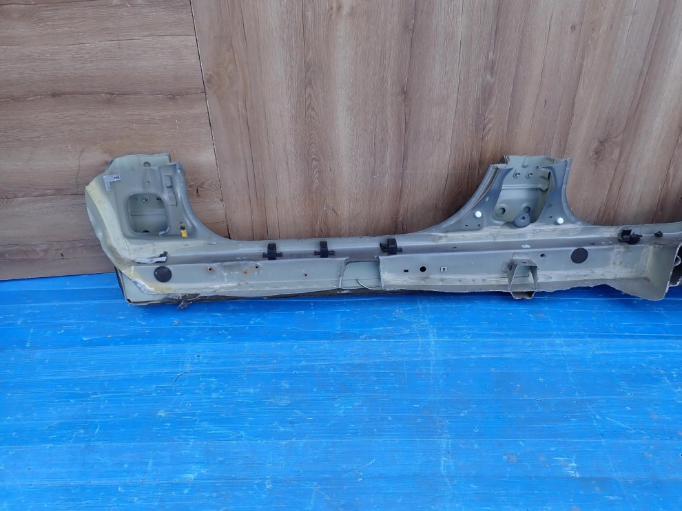 KIA RIO HATCHBACK 05-11 PRÓG PRAWY 9/10