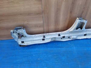 HYUNDAI I30 HATCHBACK 07-11 PRÓG PRAWY 10/11 MINIATURA