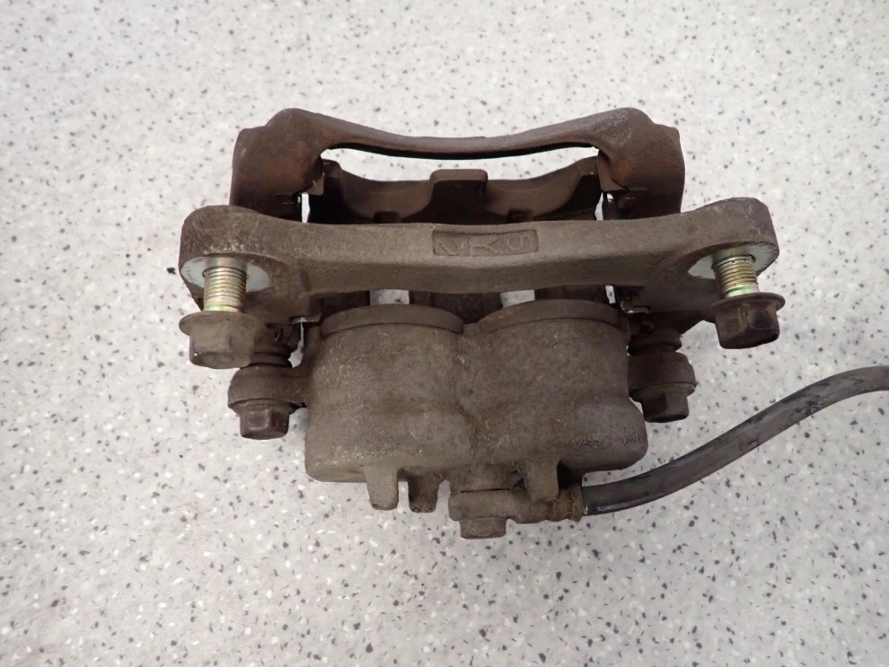 MITSUBISHI GRANDIS 03-11 ZACISK PRZEDNI LEWY 6/8