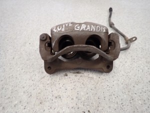 MITSUBISHI GRANDIS 03-11 ZACISK PRZEDNI LEWY 4/8 MINIATURA