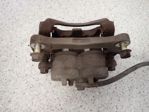 MITSUBISHI GRANDIS 03-11 ZACISK PRZEDNI LEWY 6/8 MINIATURA