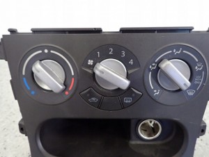 SUZUKI SPLASH 09-14 PANEL STEROWANIA NAWIEWEM 2/4 MINIATURA