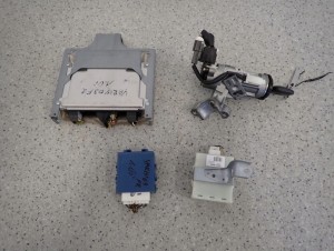 TOYOTA YARIS I 03- 1.0 FR ZESTAW STARTOWY KOMPUTER STACYJKA 8/9 MINIATURA