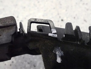 SUZUKI SPLASH 09-14 ŚLIZG ZDERZAKA PRZEDNI LEWY 5/5 MINIATURA