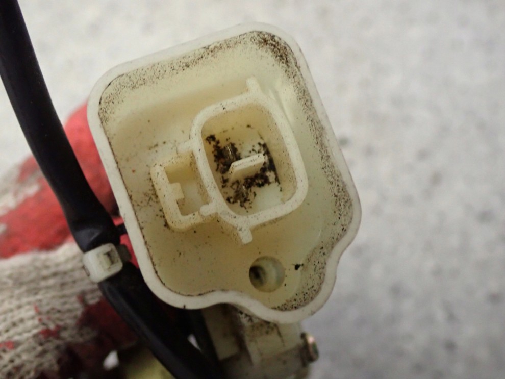 MAZDA PREMACY 99-05 ZAMEK KLAPY BAGAŻNIKA 5/5