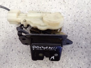 MAZDA PREMACY 99-05 ZAMEK KLAPY BAGAŻNIKA 3/5 MINIATURA