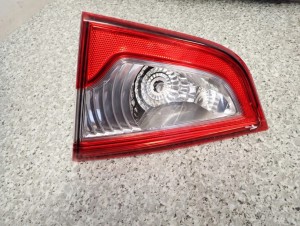 SUZUKI SX4 S-CROSS 13-16 LAMPA TYLNA PRAWA W KLAPĘ EUROPA