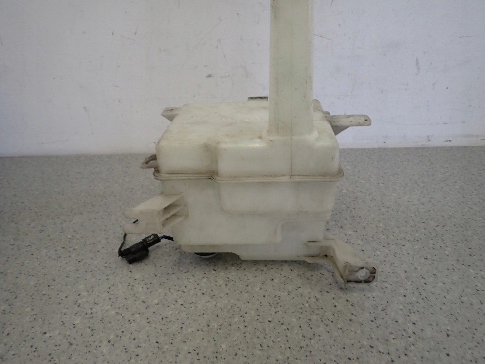 KIA CARENS III 06- ZBIORNICZEK PŁYNU DO SPRYSKIWACZY 4/8