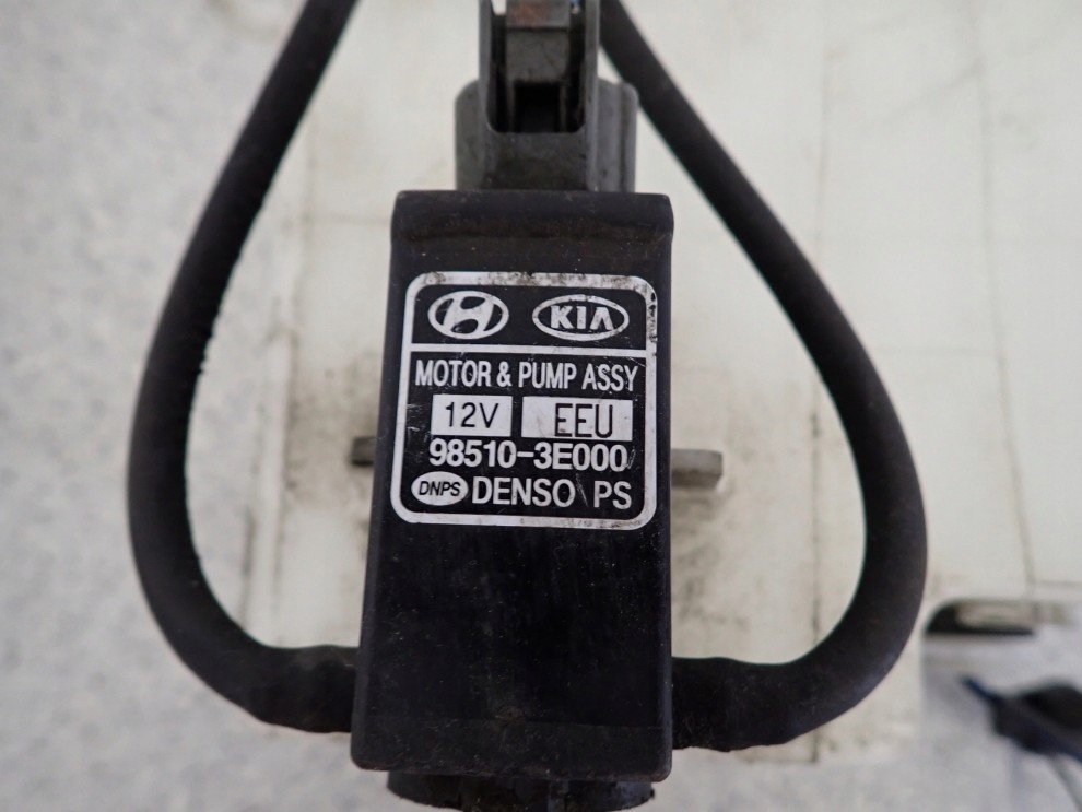 KIA CARENS III 06- ZBIORNICZEK PŁYNU DO SPRYSKIWACZY 8/8