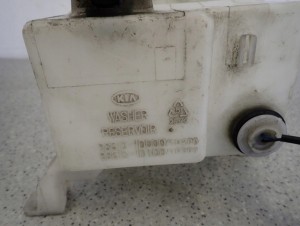 KIA CARENS III 06- ZBIORNICZEK PŁYNU DO SPRYSKIWACZY 7/8 MINIATURA