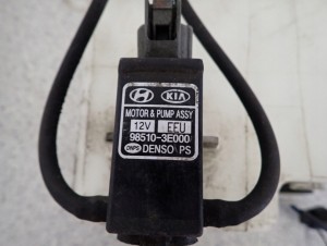 KIA CARENS III 06- ZBIORNICZEK PŁYNU DO SPRYSKIWACZY 8/8 MINIATURA