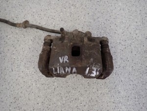 SUZUKI LIANA 01-07 ZACISK HAMULCOWY PRZEDNI PRAWY 3/5 MINIATURA