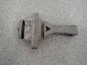 CHEVROLET AVEO T250 1.4i 07- PODUSZKA SILNIKA TYLNA 3/4 MINIATURA