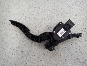 KIA RIO III 1.2i 11-14 POTENCJOMETR PEDAŁ GAZU 3/3 MINIATURA