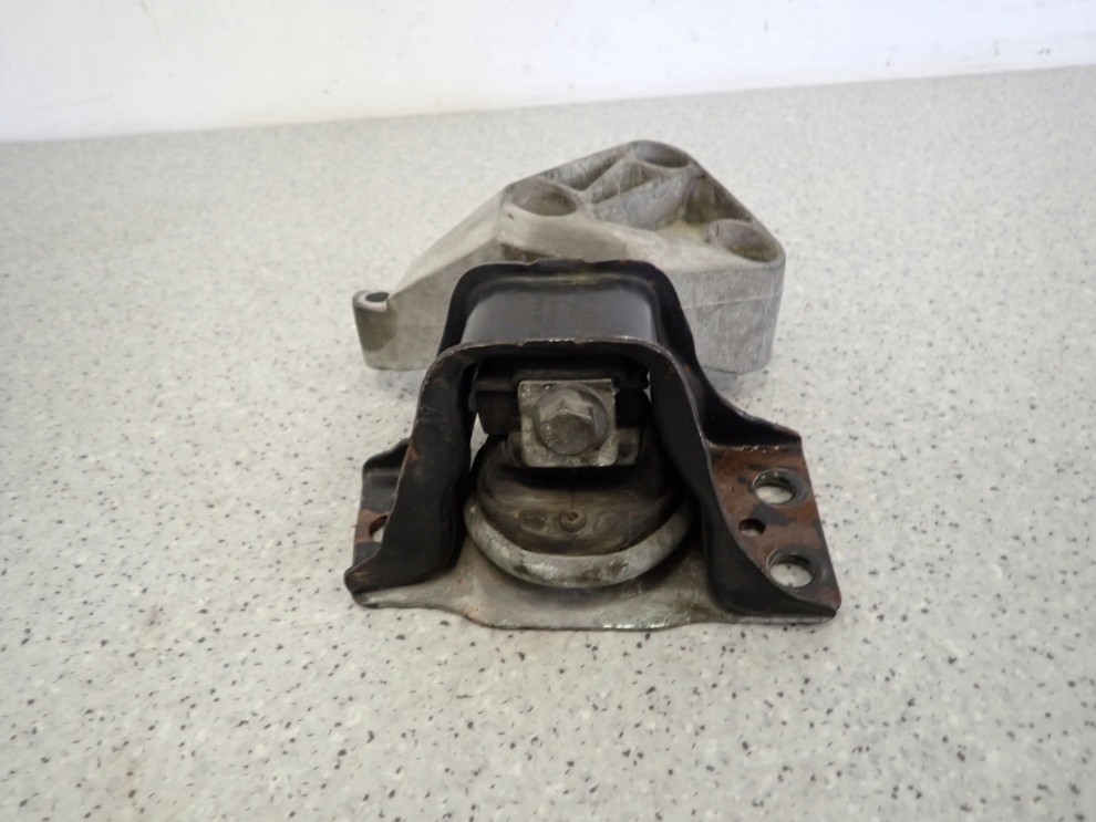 NISSAN ALMERA N16 03- 1.5 DCI PODUSZKA SILNIKA PRZEDNIA PRAWA 6/6