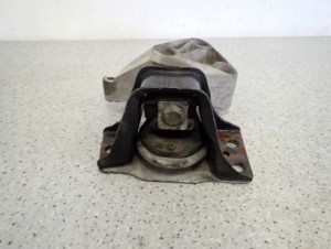 NISSAN ALMERA N16 03- 1.5 DCI PODUSZKA SILNIKA PRZEDNIA PRAWA 3/6 MINIATURA