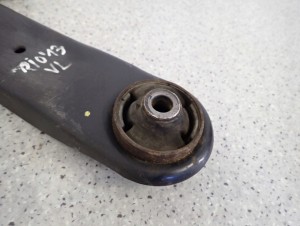 KIA RIO IIi 11-14 WAHACZ PRZEDNI LEWY 2/6 MINIATURA