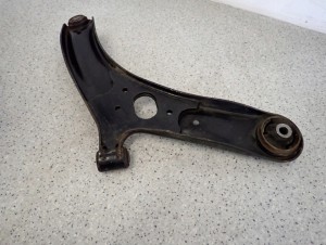 KIA RIO IIi 11-14 WAHACZ PRZEDNI LEWY 4/6 MINIATURA