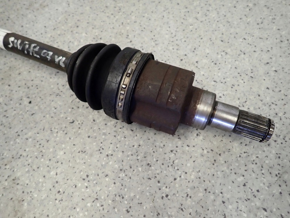 SUZUKI SWIFT 1.3i 07-09 PÓŁOŚ LEWA 3/3