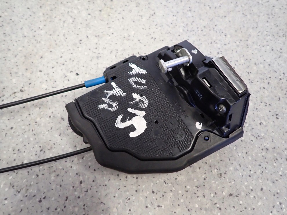 TOYOTA AURIS 06-12 ZAMEK DRZWI TYLNY PRAWY 2/6