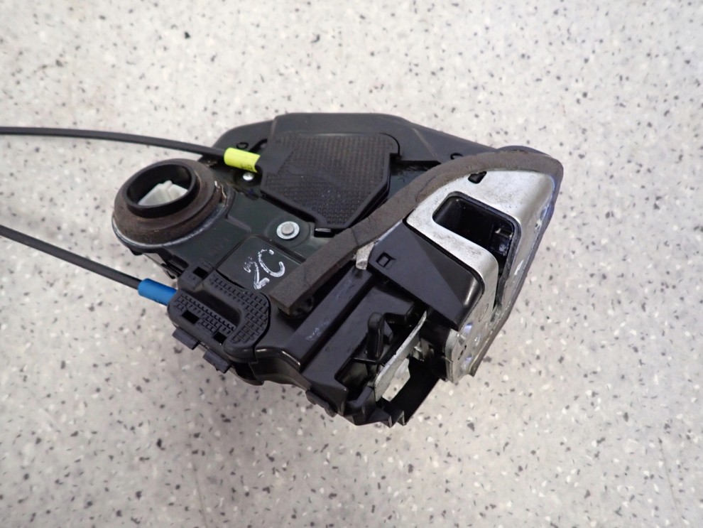 TOYOTA AURIS 06-12 ZAMEK DRZWI TYLNY PRAWY 3/6