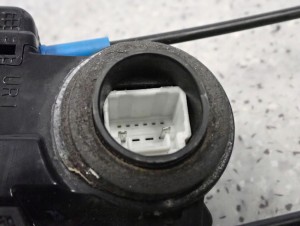 TOYOTA AURIS 06-12 ZAMEK DRZWI TYLNY PRAWY 5/6 MINIATURA