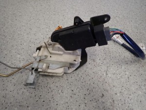 SUZUKI LIANA 01- ZAMEK PRZEDNI PRAWY 2/6 MINIATURA