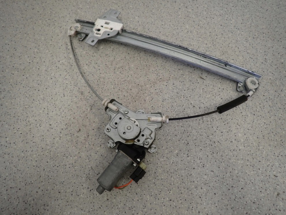 HYUNDAI GETZ 3d 02-10 PODNOSNIK SZYBY PRAWY 3/4