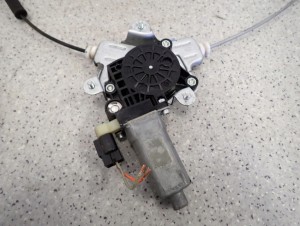 HYUNDAI GETZ 3d 02-10 PODNOSNIK SZYBY PRAWY 2/4 MINIATURA