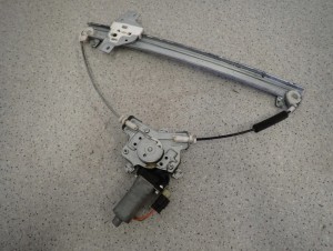 HYUNDAI GETZ 3d 02-10 PODNOSNIK SZYBY PRAWY 3/4 MINIATURA