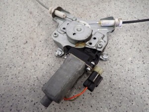 HYUNDAI GETZ 3d 02-10 PODNOSNIK SZYBY PRAWY 4/4 MINIATURA