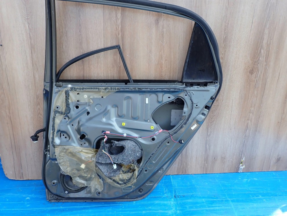 TOYOTA COROLLA E12 HB JP 02- DRZWI TYLNE PRAWE 7/9