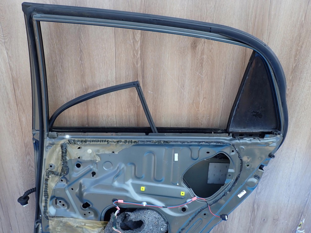 TOYOTA COROLLA E12 HB JP 02- DRZWI TYLNE PRAWE 9/9