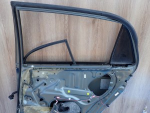 TOYOTA COROLLA E12 HB JP 02- DRZWI TYLNE PRAWE 9/9 MINIATURA