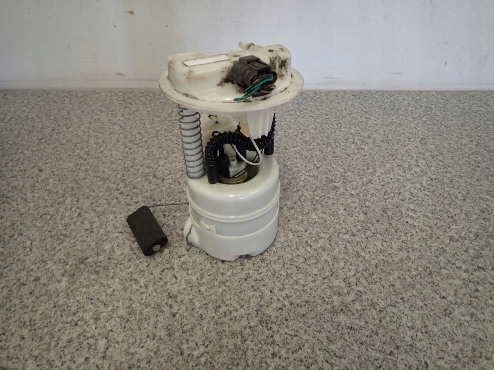 NISSAN NOTE E11 BENZYNA 06-11 POMPA PALIWA CZUJNIK 2/5