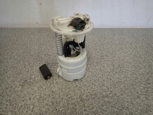 NISSAN NOTE E11 BENZYNA 06-11 POMPA PALIWA CZUJNIK 2/5 MINIATURA