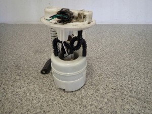 NISSAN NOTE E11 BENZYNA 06-11 POMPA PALIWA CZUJNIK 5/5 MINIATURA