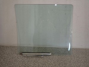 SUZUKI SWIFT 05-09 SZYBA DRZWI TYLNA LEWA 2/3 MINIATURA