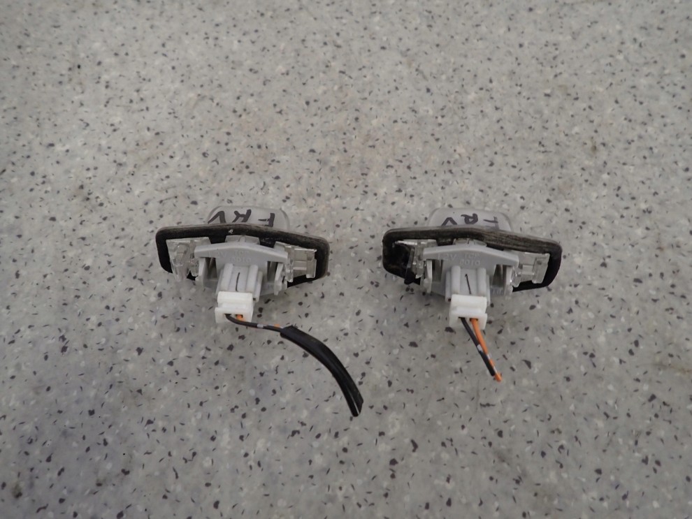 HONDA FR-V FRV 04- LAMPKA OŚWIETLENIA TABLICY REJSTRACYJNEJ 4/5