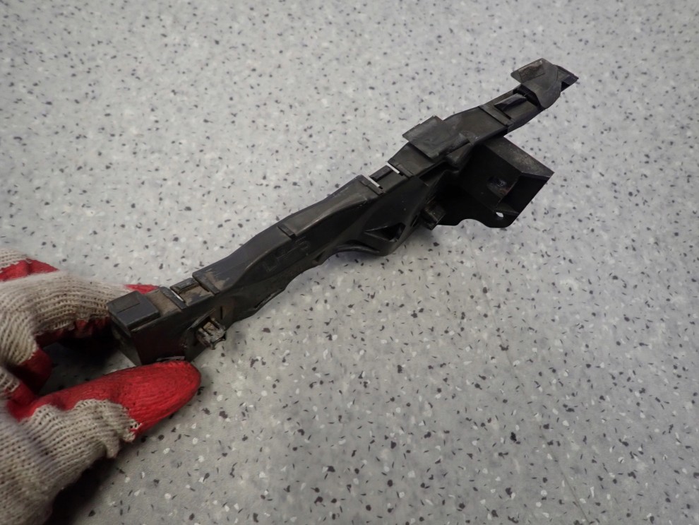 MAZDA 3 MAZDA3 HB BK 03-05 ŚLIZG ZDERZAKA PRZEDNI LEWY 3/5