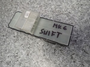 SUZUKI SWIFT 04-10 PANEL STEROWANIA SZYBAMI PRZEDNI LEWY 2 SZYBY 4/4 MINIATURA