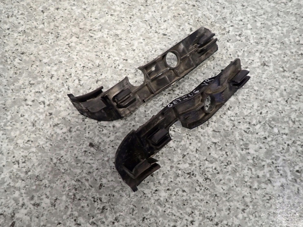 HYUNDAI GETZ 06-10 ŚLIZG ZDERZAKA PRZEDNI LEWY LUB PRAWY 2/3