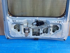 MITSUBISHI COLT 04-08 5d KLAPA BAGAŻNIKA SZYBA 12/13 MINIATURA