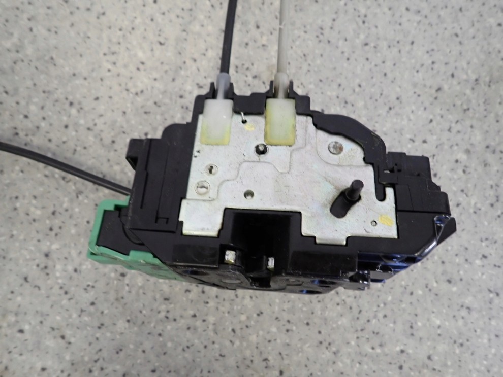 HYUNDAI i30 HB 07-12 ZAMEK DRZWI TYLNY LEWY 6/7