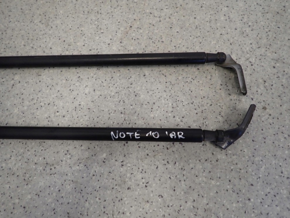 NISSAN NOTE E11 06-12 SIŁOWNIKI KLAPY BAGAŻNIKA KOMPLET 3/6