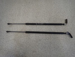 NISSAN NOTE E11 06-12 SIŁOWNIKI KLAPY BAGAŻNIKA KOMPLET 5/6 MINIATURA